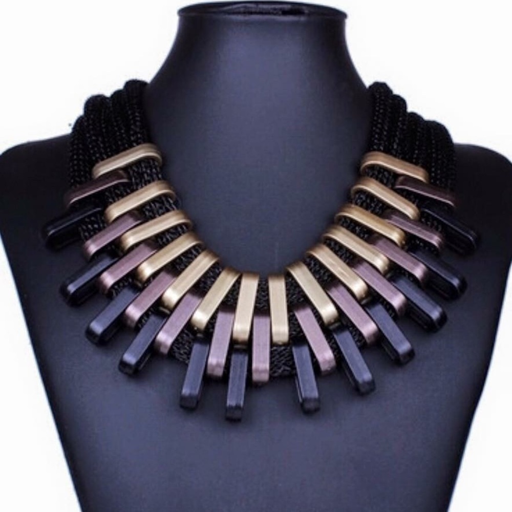 Birux black necklace